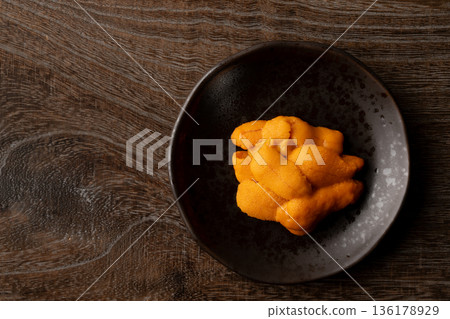 Delicious raw sea urchin served on a plate 136178929