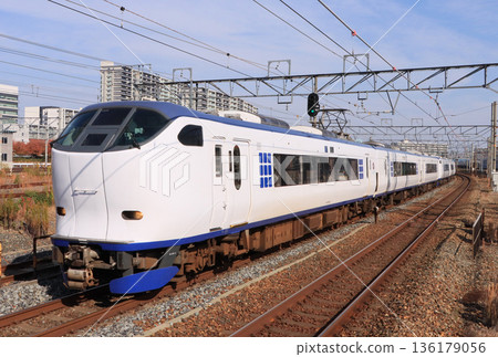 Limited express Haruka passing through Kishibe station Limited express Haruka passing through Kishibe station 136179056
