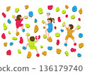 孩子們享受抱石運動的插圖 136179740