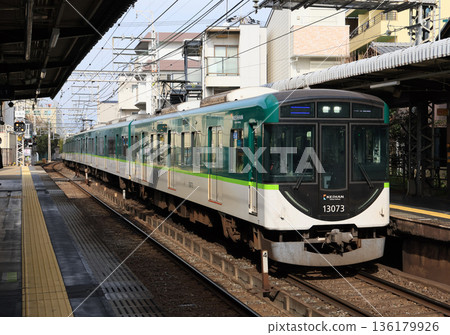 Keihan Railway 13000 series train arriving at Tofukuji Station Keihan Railway 13000 series train arriving at Tofukuji Station 136179926