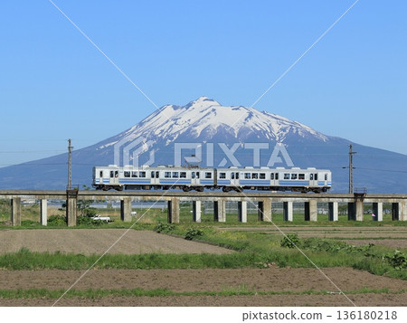 Mount Iwaki and the Konan Railway Mount Iwaki and the Konan Railway 136180218