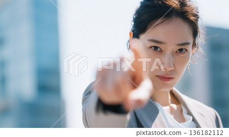 A Japanese businesswoman pointing without hesitation towards her goal 136182112