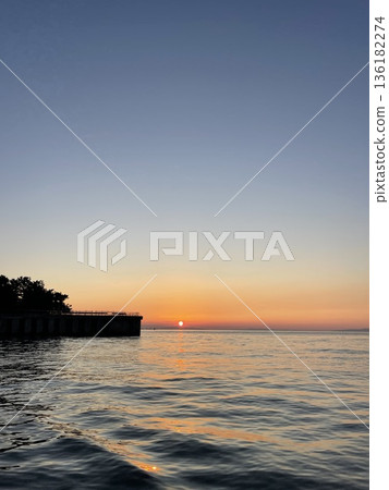 大海和日落 大海和日落 136182274