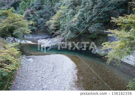 京都從西名寺到神悟寺途中的清瀧川 京都從西名寺到神悟寺途中的清瀧川 136182356