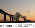夕陽西下，俯瞰著門大橋。 136182771