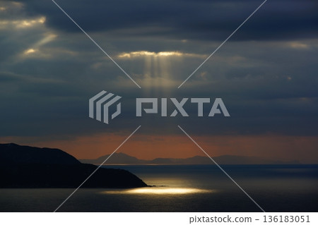 陽光照耀下的敦賀半島 136183051