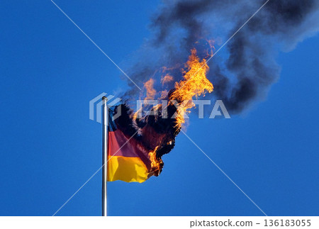 燃燒的德國國旗 136183055