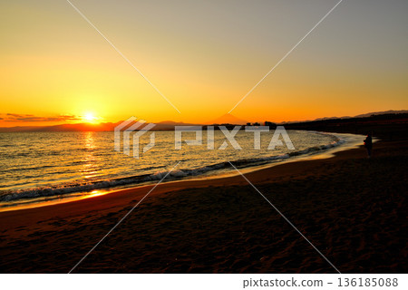 Winter evening view of Mt. Fuji from Chigasaki Coast 136185088