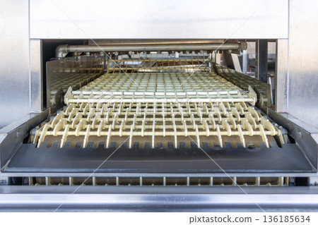 適用於餐廳和其他場所的商用洗碗機裝載口 適用於餐廳和其他場所的商用洗碗機裝載口 136185634