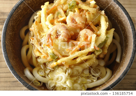 Shrimp and vegetable tempura udon 136185754
