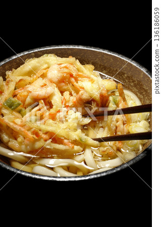 蝦仁蔬菜天婦羅烏龍麵 136186059