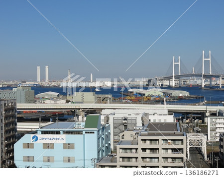 從橫濱市中區港未來公園（觀景台）眺望（橫濱港、橫濱灣大橋、東京晴空塔等） 136186271