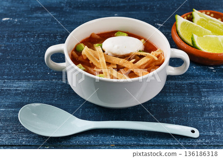 Sopa de Tortilla (Sopa Azteca)（墨西哥菜） 136186318
