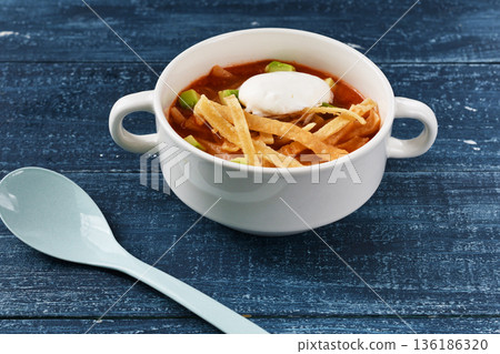 Sopa de Tortilla (Sopa Azteca)（墨西哥菜） 136186320