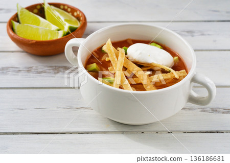 Sopa de Tortilla (Sopa Azteca)(墨西哥菜) Sopa de Tortilla (Sopa Azteca)(墨西哥菜) 136186681