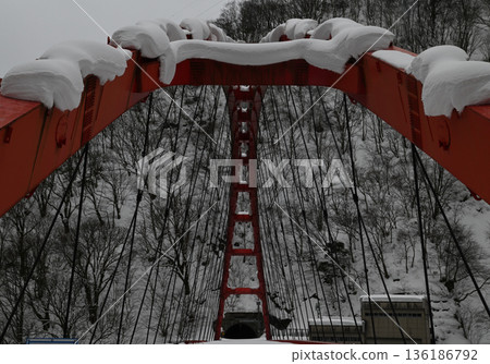 Snowy Unazuki Lake Bridge Snowy Unazuki Lake Bridge 136186792