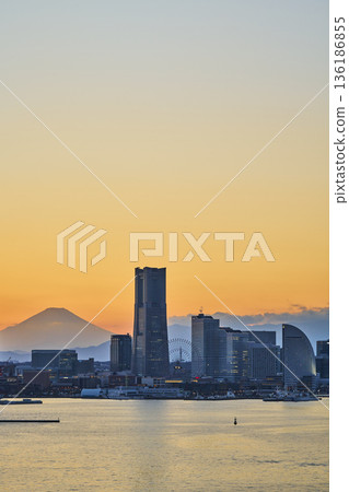 Evening view of Yokohama Minato Mirai district and Mt. Fuji Evening view of Yokohama Minato Mirai district and Mt. Fuji 136186855