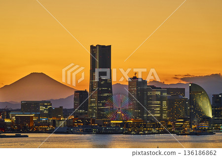 Evening view of Yokohama Minato Mirai district and Mt. Fuji Evening view of Yokohama Minato Mirai district and Mt. Fuji 136186862