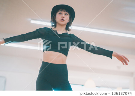 舞 舞蹈 跳舞 136187074