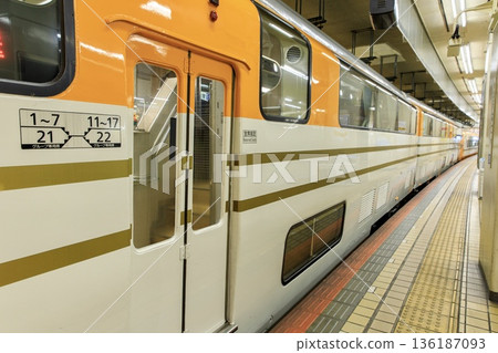 Kintetsu 30000 series Vista Car double-decker car 136187093