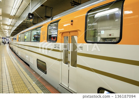 Kintetsu 30000 series Vista Car double-decker car 136187094