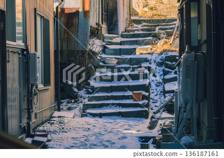 [奈良井宿]積雪的小路[木曾路] 136187161