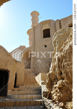 伊朗,絲路,亞茲德附近遺址,哈納雷克城堡遺址,搖曳的宣禮塔 伊朗,絲路,亞茲德附近遺址,哈納雷克城堡遺址,搖曳的宣禮塔 136187247