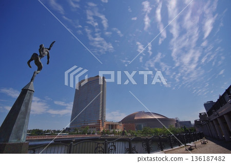 Dome and Hilton Fukuoka Sea Hawk from Fureai Bridge Dome and Hilton Fukuoka Sea Hawk from Fureai Bridge 136187482