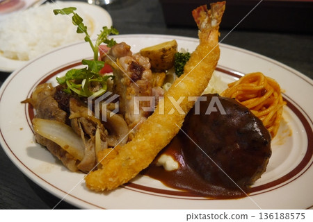 Adult children's lunch plate Adult children's lunch plate 136188575