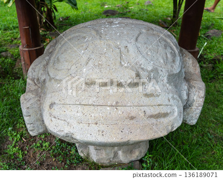 Stone sculpture of a birthing woman at Te Lipona, Hiva Oa, French Polynesia Stone sculpture of a birthing woman at Te Lipona, Hiva Oa, French Polynesia 136189071