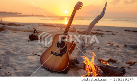 日落時分，沙灘上有一把吉他，勾起了我對夏日旅行的回憶。 136189174