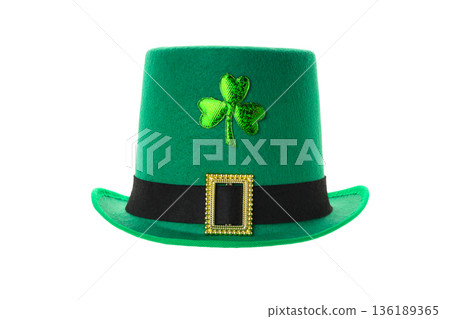 Green hat with shamrock and buckle decoration, isolated, PNG Green hat with shamrock and buckle decoration, isolated, PNG 136189365