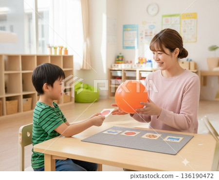 Developmental support instruction scene: Communication using picture cards Developmental support instruction scene: Communication using picture cards 136190472