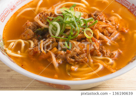 豬肉泡菜拉麵 豬肉泡菜拉麵 136190639