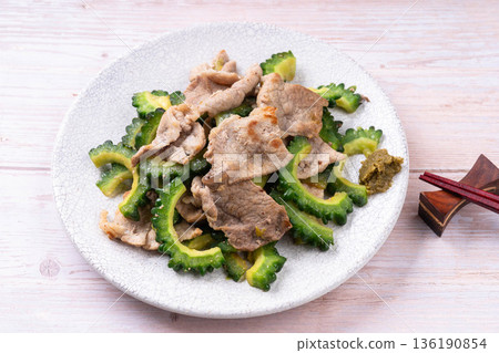 柚子胡椒炒苦瓜豬肉 柚子胡椒炒苦瓜豬肉 136190854