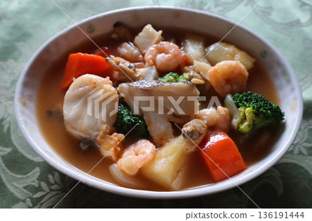 看起來很美味的馬賽魚湯 看起來很美味的馬賽魚湯 136191444