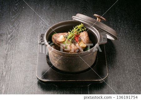 煎鍋烤牛排 煎鍋烤牛排 136191754