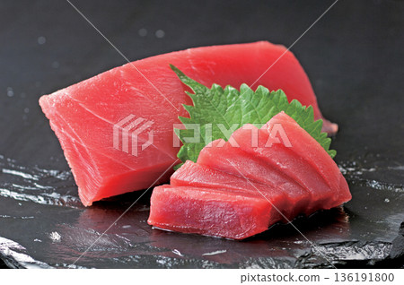 美味的瘦鮪魚刺身 美味的瘦鮪魚刺身 136191800