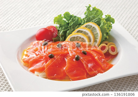 醃鮭魚沙拉 醃鮭魚沙拉 136191806