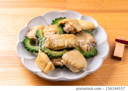 味噌炒雞肉和苦瓜 136194557