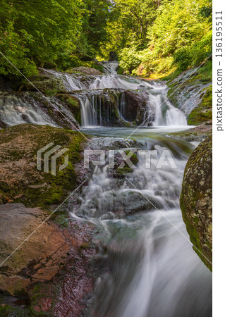 Oshidori Kakushi Falls, Okutateshina, Chino City, Nagano Prefecture in summer Oshidori Kakushi Falls, Okutateshina, Chino City, Nagano Prefecture in summer 136195511