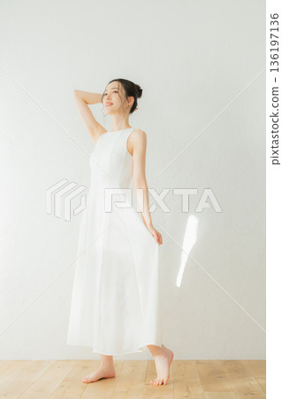 年輕女性的美麗形象 136197136