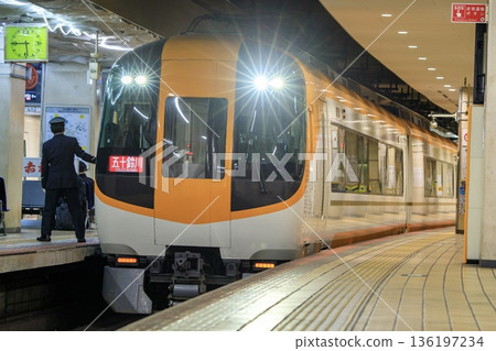 近鐵22600系列普通特快列車停靠名古屋站 136197234