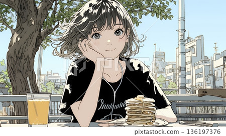 清晨，一位年輕女子在餐廳（咖啡店）吃煎餅（早餐套餐）。 136197376