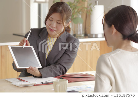 A female financial planner explaining insurance and asset management 136197570