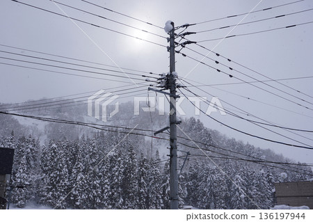 積雪覆蓋的電線桿（雪）08 136197944