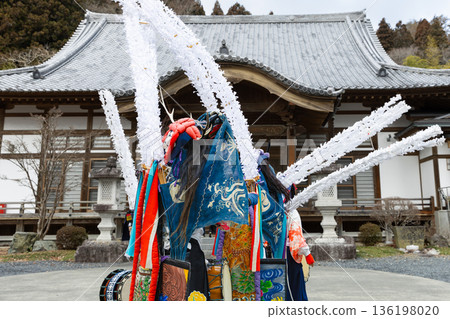 Miyagi's visiting deity event, Yonekawa's water-sprinkling Sanuma Deer Dance 136198020