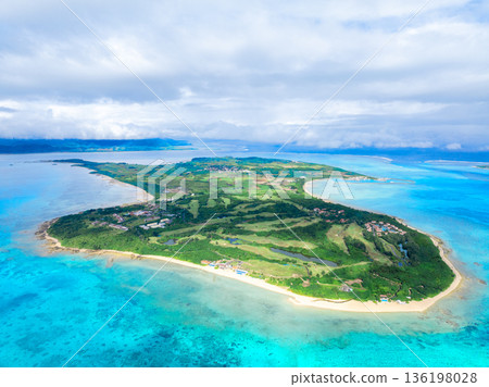 Kohama Island (Taketomi Town, Okinawa Prefecture) 136198028
