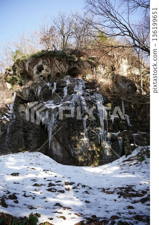 有雪的冬天瀑布 有雪的冬天瀑布 136199651