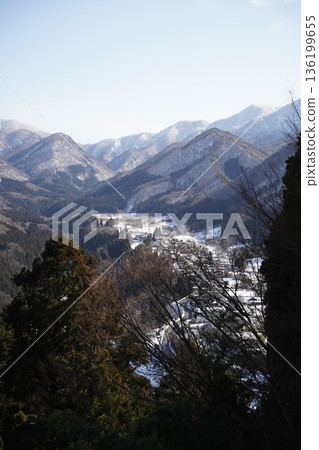 雪仍然存在的山 雪仍然存在的山 136199655